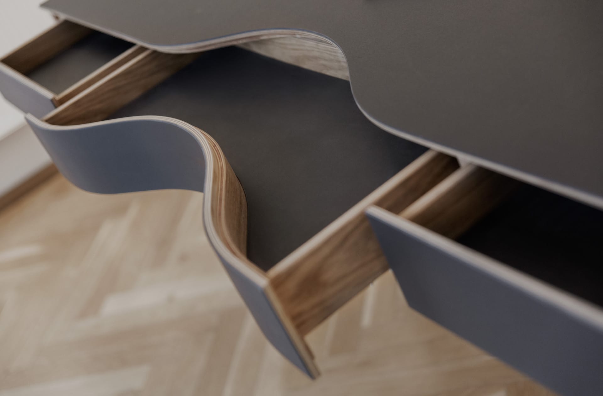 Ergonomic Desk - The best designed desktop in your workspace